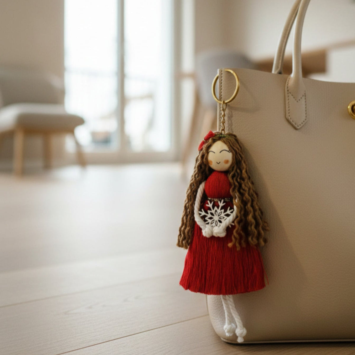 Handgemachte Makramee Puppe als Taschenanhänger und Schlüsselanhänger, günstige Weihnachtsgeschenk Idee