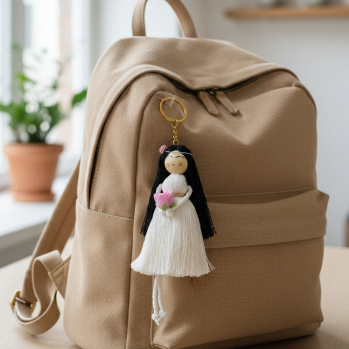 Makramee Puppe Schwarz Weiß mit Rose, günstige Geschenke
