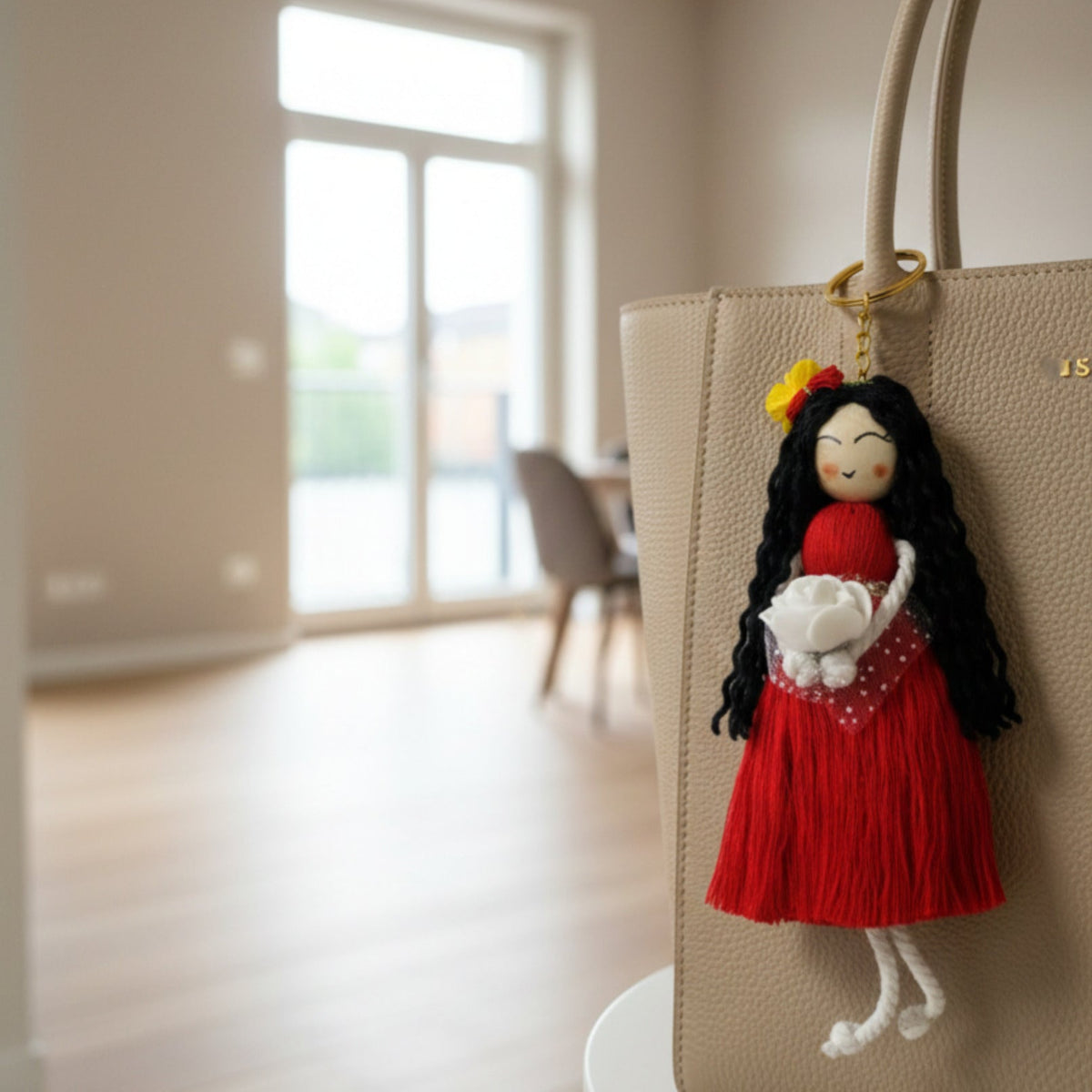 Handgefertigte Makramee Puppe Rot Taschenanhänger, günstige Geschenkidee