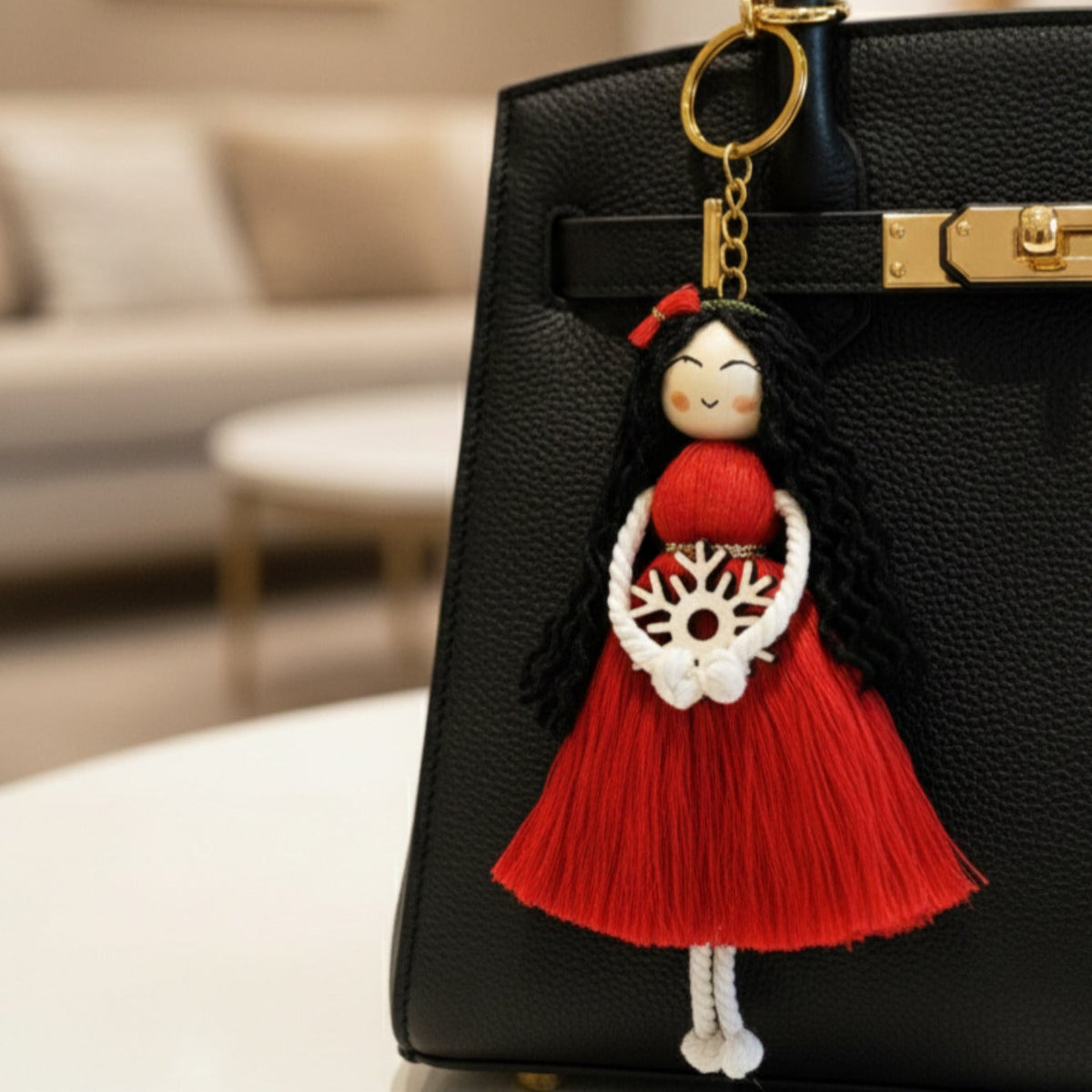 Handgemachte Makramee Puppe Schwarz Rot Taschenanhänger, günstige Geschenkidee