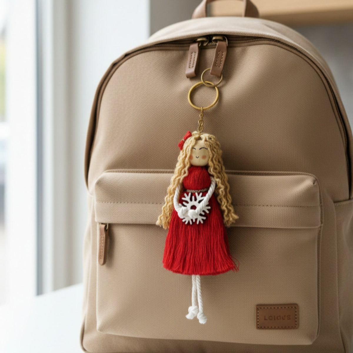 Blonde Makramee Puppe Rucksackanhänger, Weihnachtsgeschenk Idee